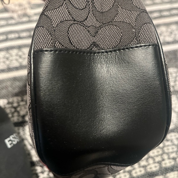 Coach - Picture 3 of 5